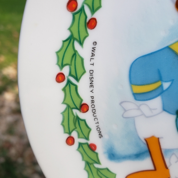 Walt Disney's 1976 Christmas Plate with Donald Duck and His Three Nephews - Picture 2 of 11